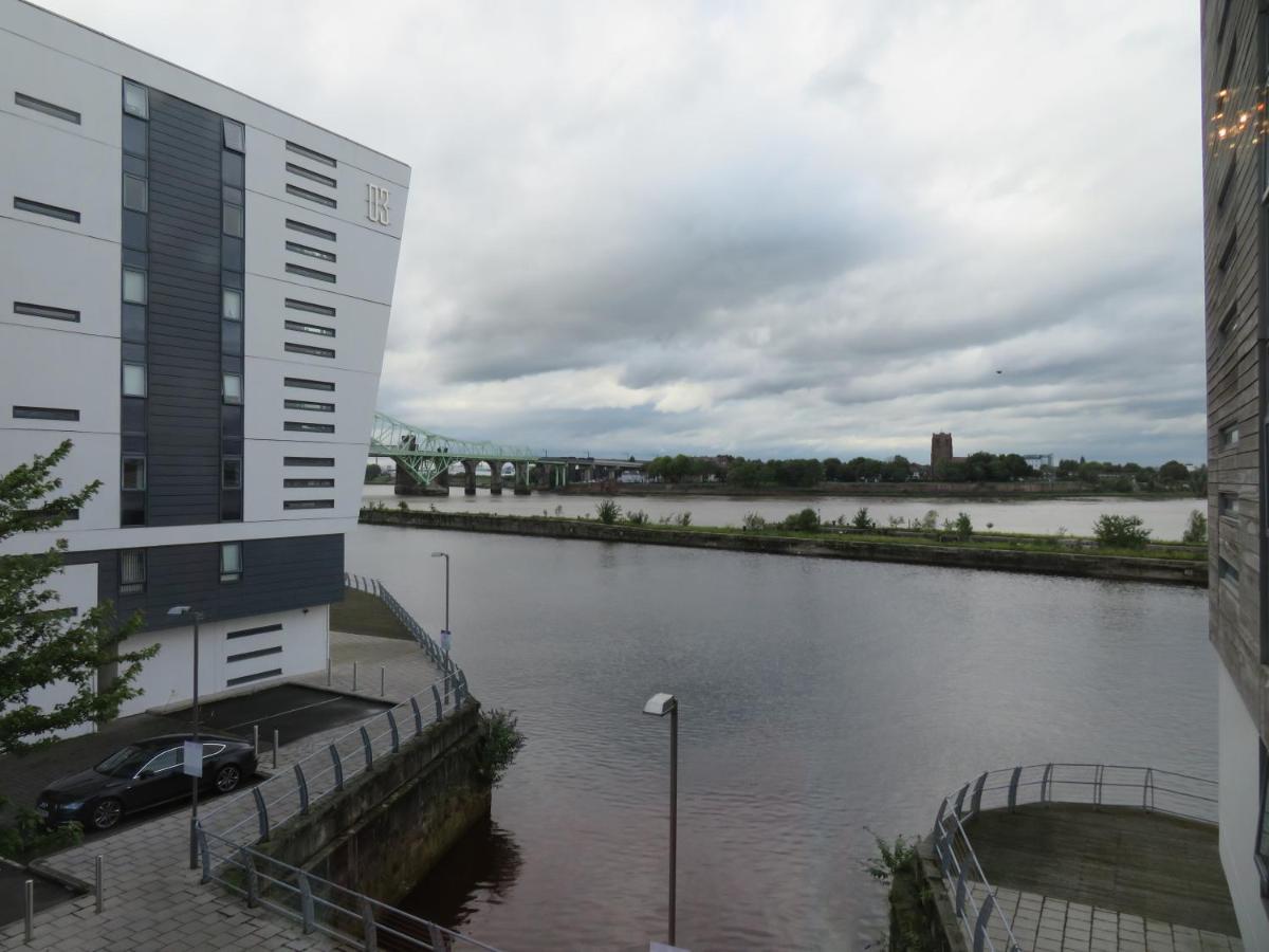 Home From Home With Fantastic Views Runcorn Eksteriør billede