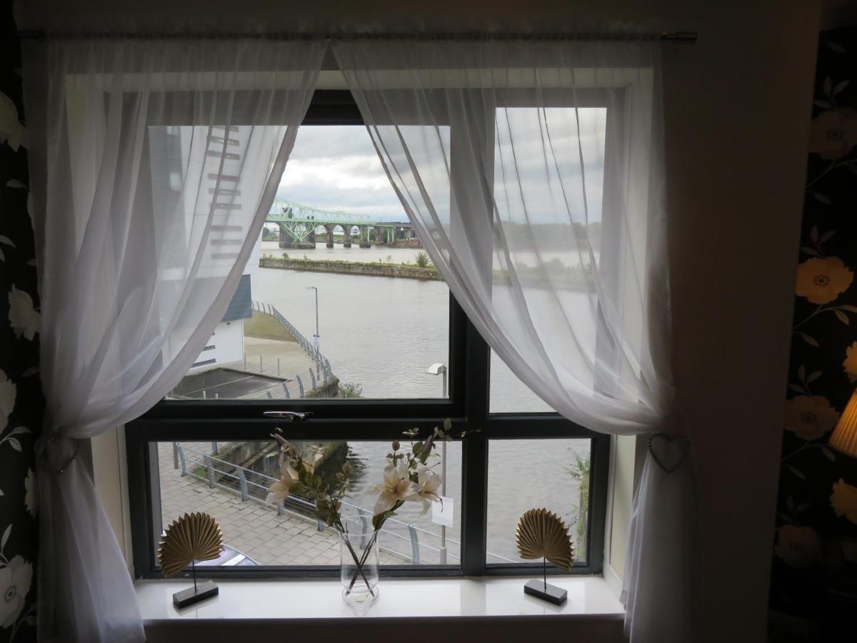 Home From Home With Fantastic Views Runcorn Eksteriør billede